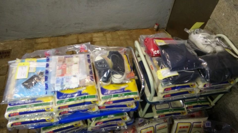 Police arrested the men on suspicion of stealing 37 bags of rice from supermarkets. Photo via Apple Daily