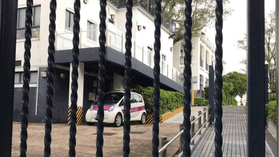 The police officer shot himself in the head at Cheung Chau Police Station. Photo via Google Maps/葉李信.