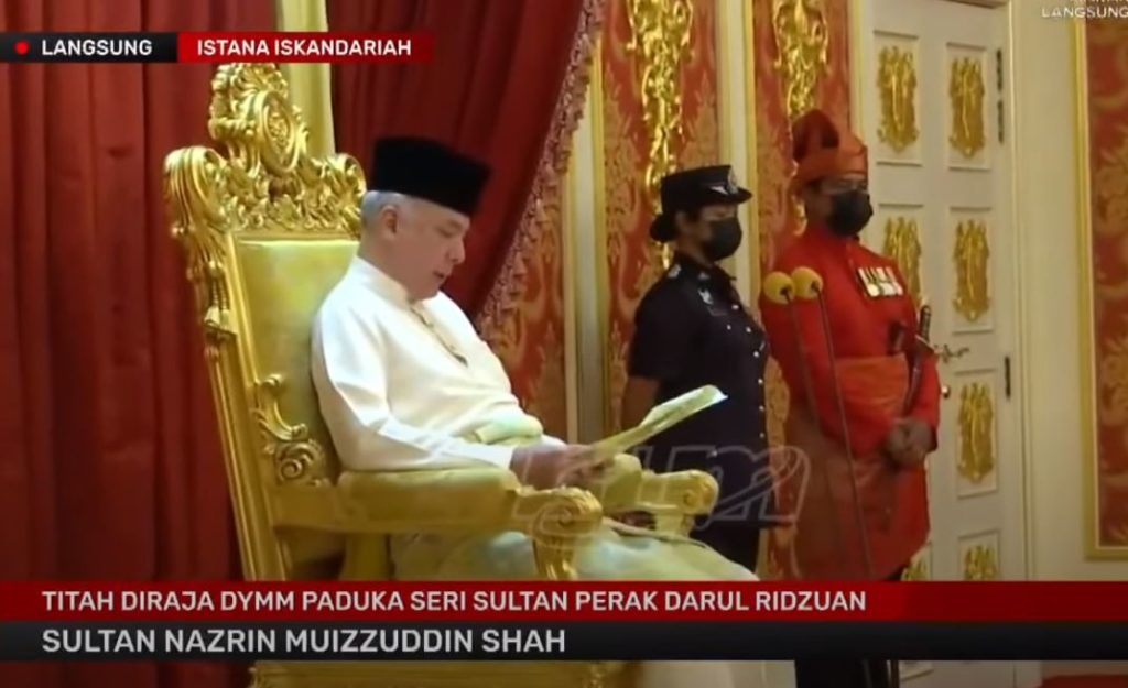 Sultan Nazrin Muizzuddin Shah reading his speech today. Photo: RTM.