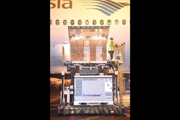 1.2 million doses of a vaccine candidate arrived in Jakarta on Dec. 6, 2020. Photo: Lukas/Presidential Secretariat Press Bureau