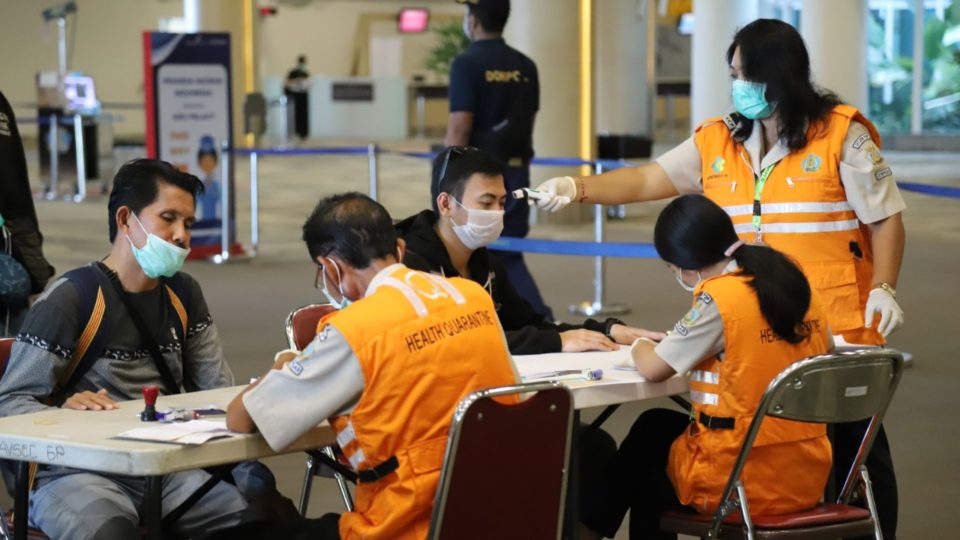 File photo of a health check for travelers at Ngurah Rai International Airport in April 2020. Photo: Angkasa Pura/Facebook 