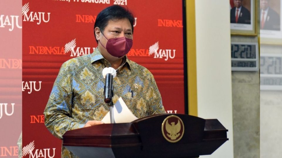 Coordinating Economic Minister Airlangga Hartarto, who heads the COVID-19 Handling and Economic Recovery Committee, speaking at a press conference on Monday, Jan. 11, 2021. Photo: Sekretariat Kabinet Republik Indonesia