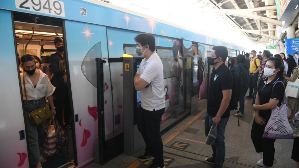 Commuters at BTS Phaya Thai in a file photo. Photo: Bangkok Metropolitan Administration