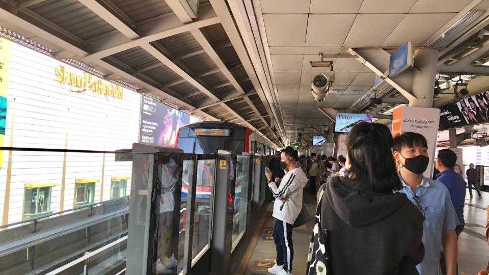 Commuters at BTS Siam on Friday. Photo: Coconuts