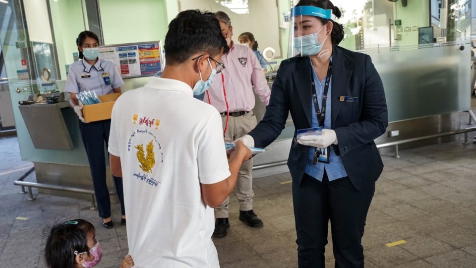 Staff hands out surgical masks to commuters at BTS Saphan Mai. Photo: BTS Skytrain