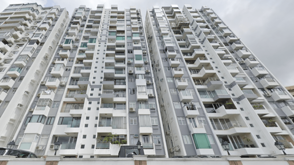 Kingsford Terrace on Tin Hau Temple Road, where an Indonesian helper fell to her death on Thursday while cleaning her employer’s balcony windows. Photo via Google Maps. 