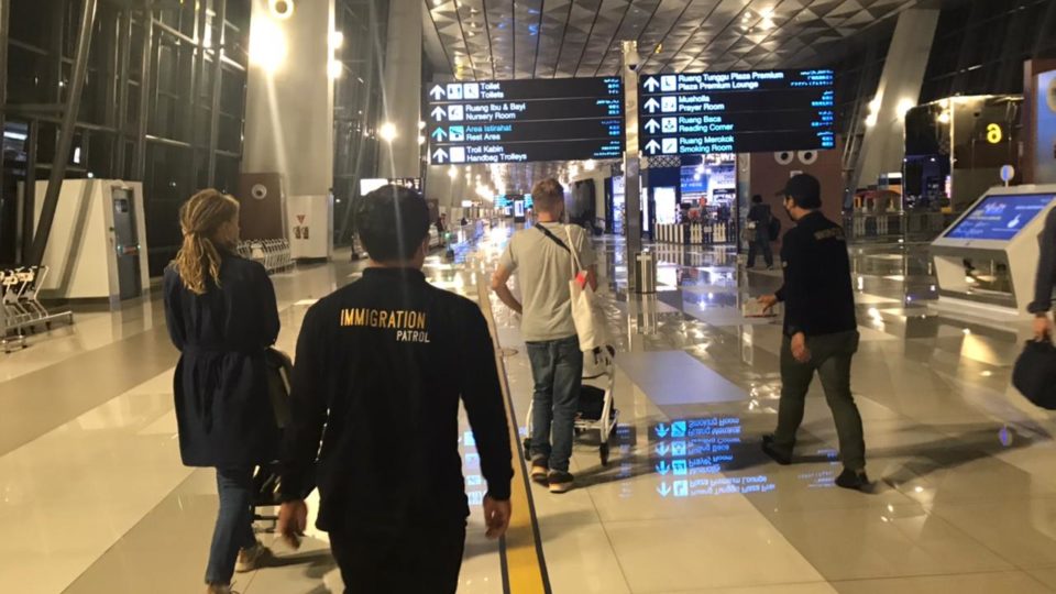 The deported foreigners at Soekarno-Hatta International Airport as they were escorted by immigration authorities last night. Photo: Bali office for the Ministry of Law and Human Rights