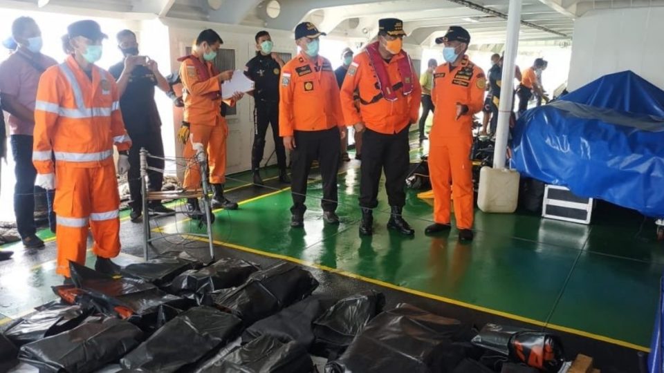 National Search and Rescue Agency (Basarnas) officers at the SJ-182 crash site. Photo: Kantor SAR Jakarta (@KANSAR_JKT)