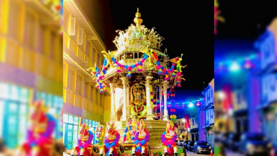 Lord Muruga’s silver chariot making it’s way to the Nattukkottai Chettiar temple this morning. Photo: Nattukkottai Chettiar/Facebook