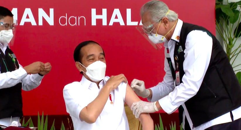 President Joko Widodo receiving the CoronaVac vaccine on Jan. 13, 2021. Photo: Video screengrab from Youtube/Sekretariat Presiden