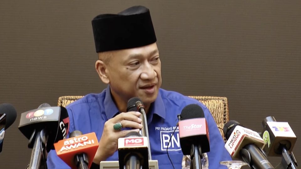 Nazri Aziz speaks to reporters at a press conference on Jan. 12, 2020. Photo: The Star/Facebook