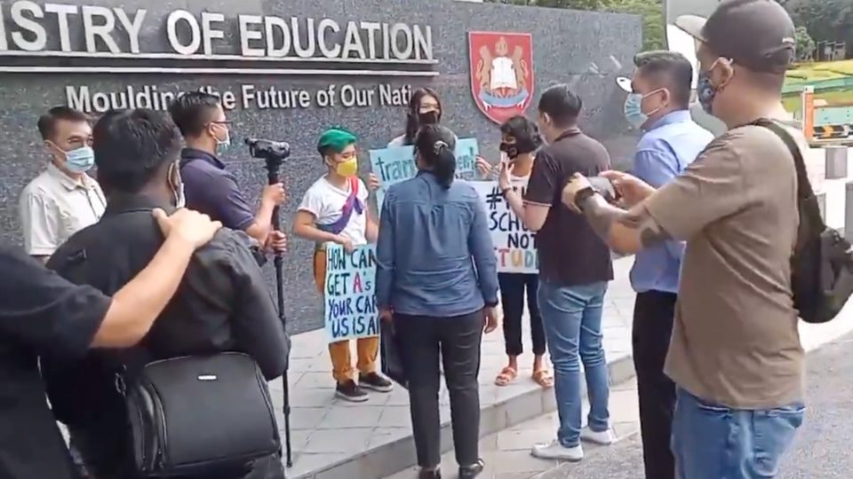 Video screengrab of protestors outside the Ministry of Education headquarters in Buona Vista. Photo: @Kixes/Twitter
