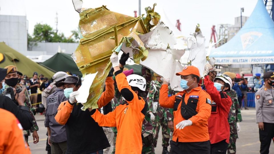 SJ-182 plane debris recovered from crash site. Photo: Twitter/@KANSAR_JKT