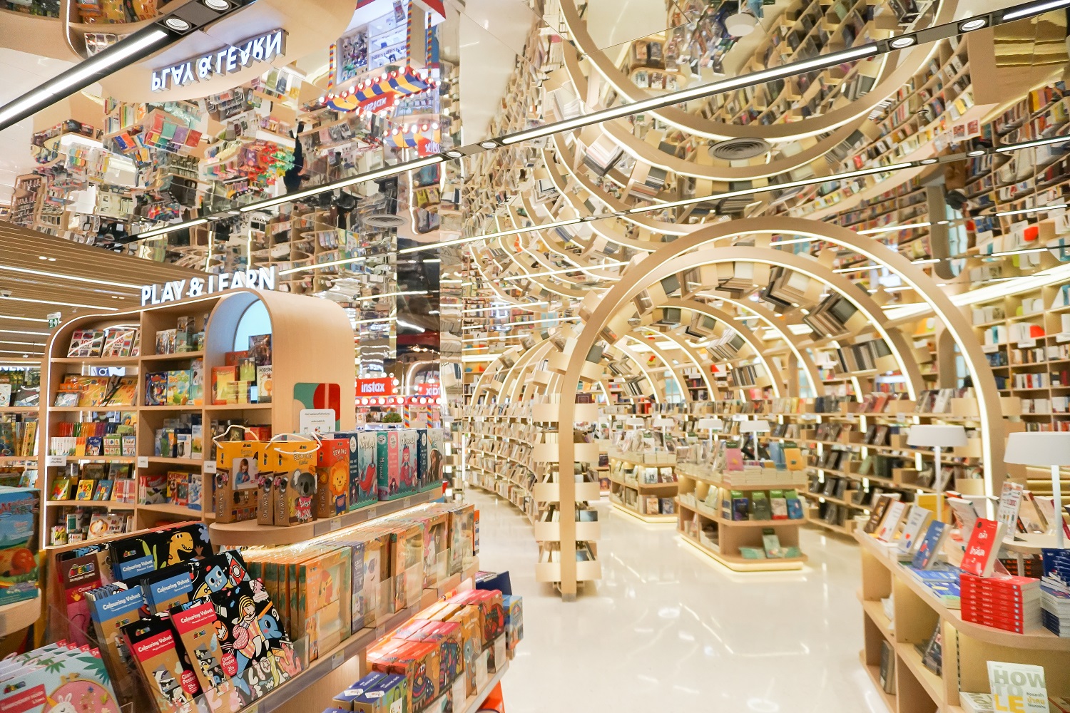 B2S Think Space inside Central Chidlom. Photo: Coconuts Bangkok