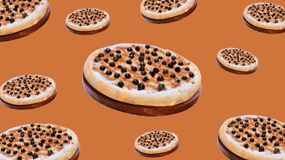 Domino’s Pizza Indonesia recently launched Sweet Boba Butterscotch Pizza, which is described as having “sweet and savory sensation.” Pizza photo from Domino’s Pizza Indonesia