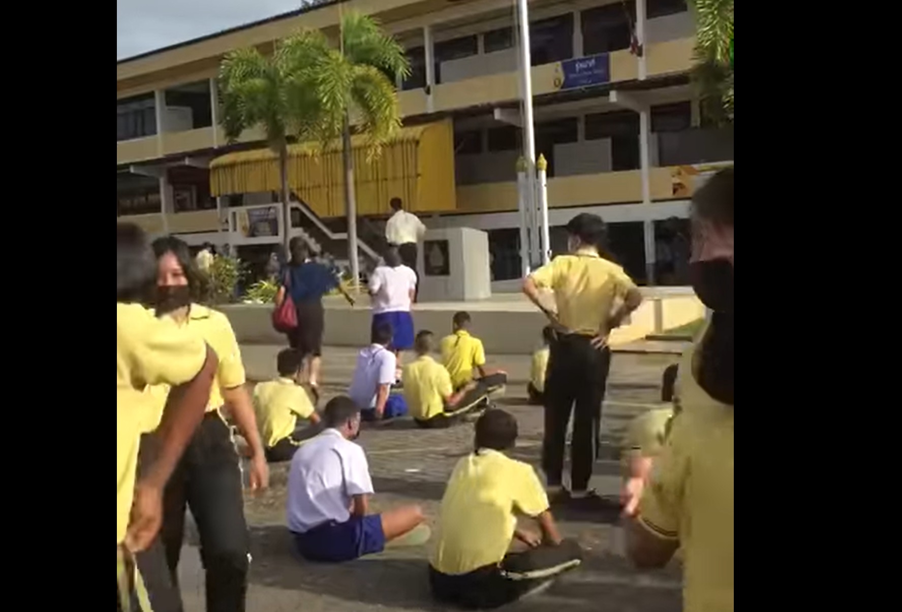 Principal accused of sex with student pulls gun at Songkhla school assembly  (Video) | Coconuts