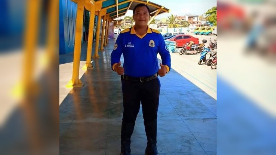 Muntinlupa City traffic enforcer Daniel Manalo. Photo: Ruffy Biazon/FB