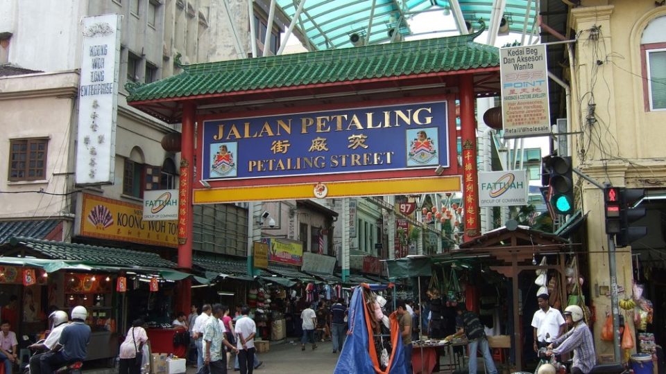 Entrance to Petaling Street. Photo: Goosmurf
