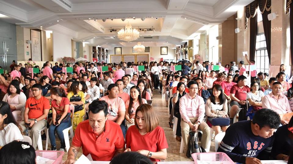 Hundreds of couples wait to register their marriages on Valentine’s Day in 2018 at the Bang Rak district office.