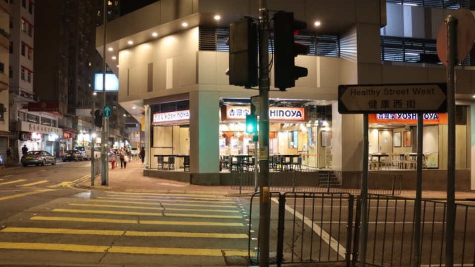 The incident left three women wounded, including one whose front tooth was knocked out. Photo via Apple Daily