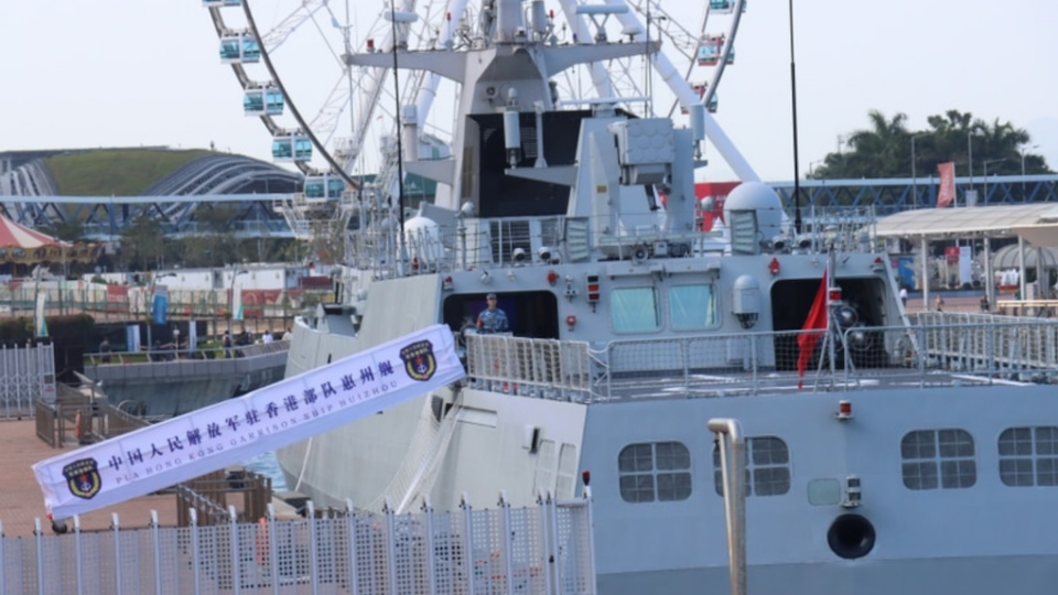 The Huizhou, a PLA warship, was anchored at Central pier on Monday. Photo via Apple Daily