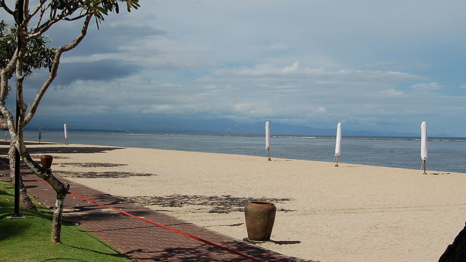 File photo of a deserted Sanur beach during Nyepi. Photo: Wikimedia Commons.