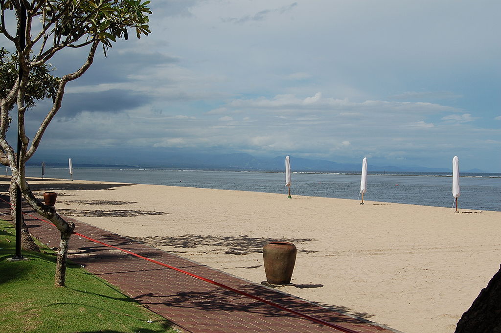 File photo of a deserted Sanur beach during Nyepi. Photo: Wikimedia Commons.