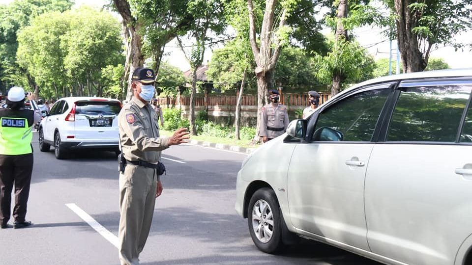 Photo of police officers in Bali during one of their patrols. Photo: Bali Provincial Government