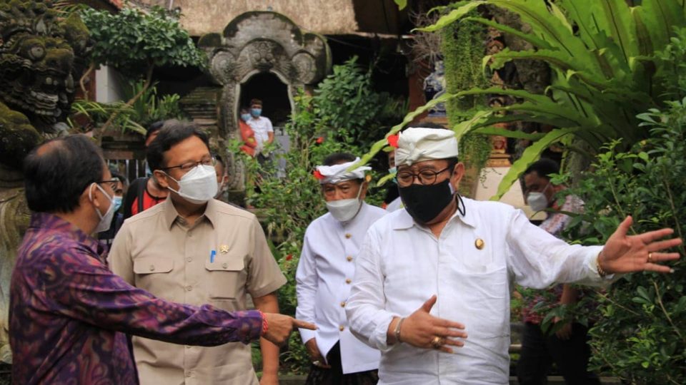Health Minister Budi Gunadi Sadikin, second from left, during a visit to Ubud, Gianyar on Friday, March 12, 2021. Photo: Bali Provincial Government