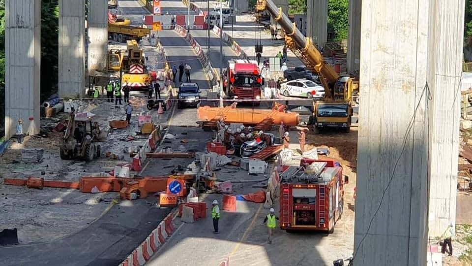 Plummeting crane kills 3 workers, smashes car in KL’s Cheras district ...