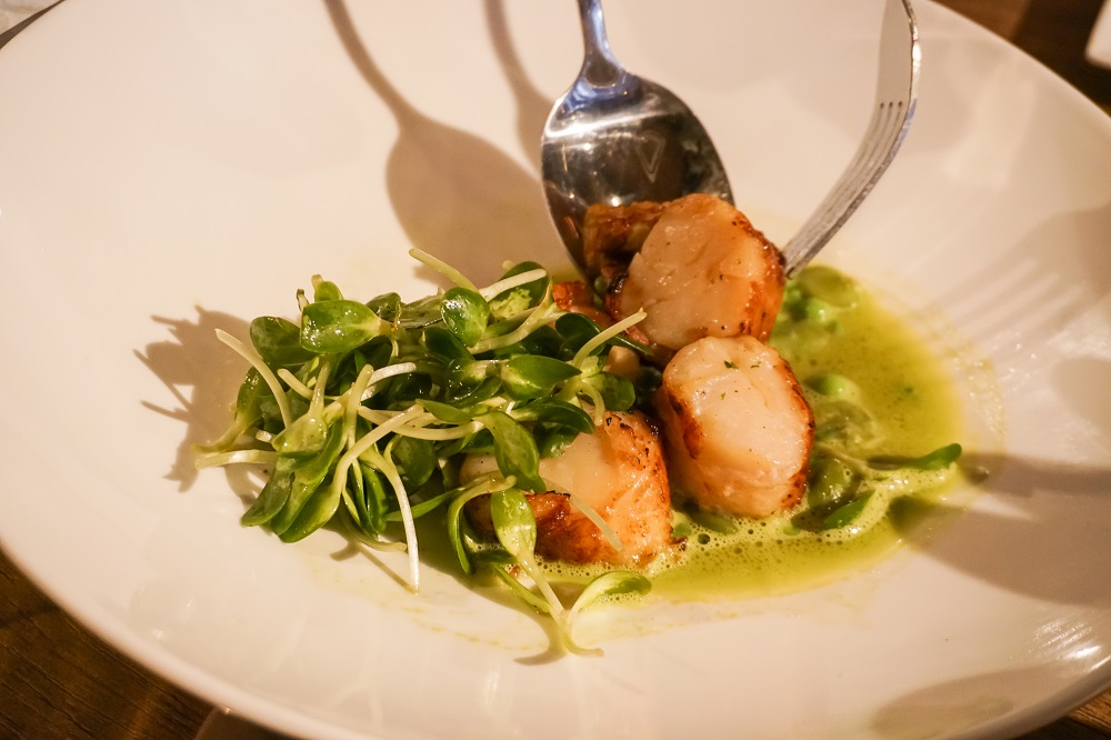 Grilled Sea Scallops & Crispy Guanciale. Photo: Coconuts