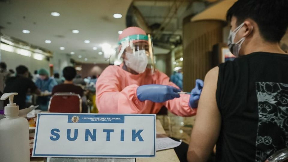 Photo of a health worker administering vaccine to a patient in Indonesia. Photo: Ministry of Tourism and Creative Economy