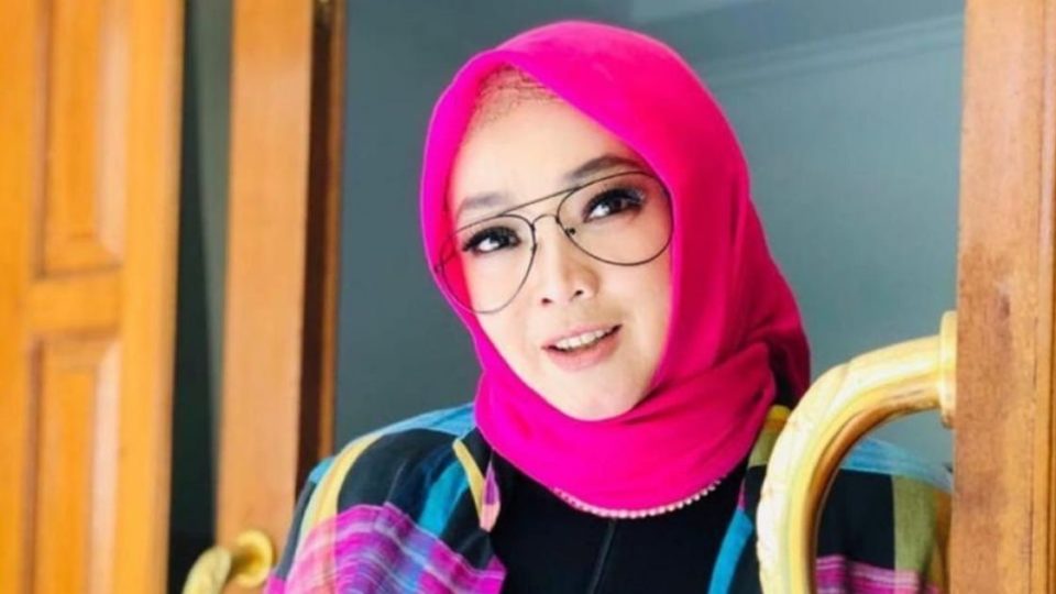 Rina Gunawan, one of Indonesia’s best known presenter-turned-entrepreneurs, passed away on Tuesday (March 2) evening at a hospital in South Jakarta. She was 46 years old. Photo: Instagram/@rinagunawan74