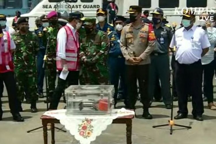 The SJ-182 cockpit voice recorded placed inside a transparent box during a press conference on March 31, 2021. Photo: Indonesian Transportation Ministry
