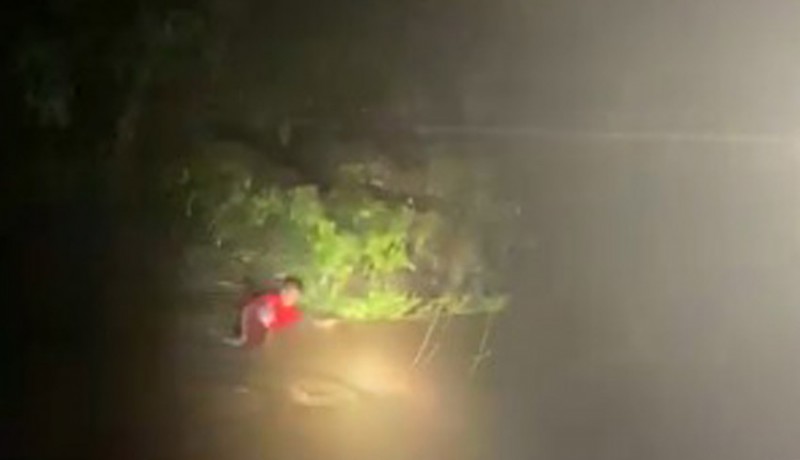 A young boy survived the accident, but police are still searching for his mother. Photo: Istimewa via Nusa Bali