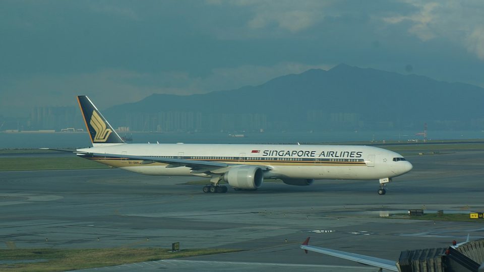 Singapore Airlines aircraft taxis in Hong Kong. Photo: MNXANL