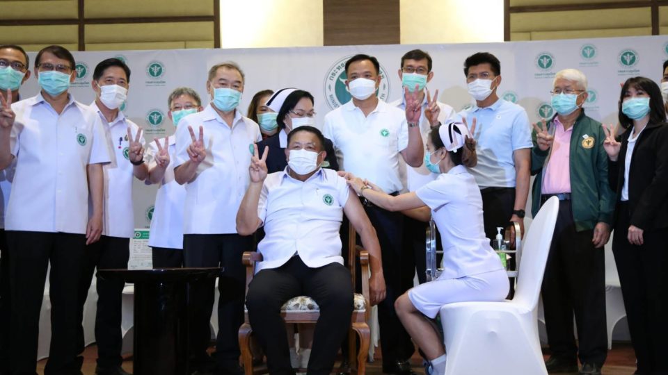 Health officials raise two fingers in a potentially premature declaration of victory while one is vaccinated earlier this month. Photo: Ministry of Health
