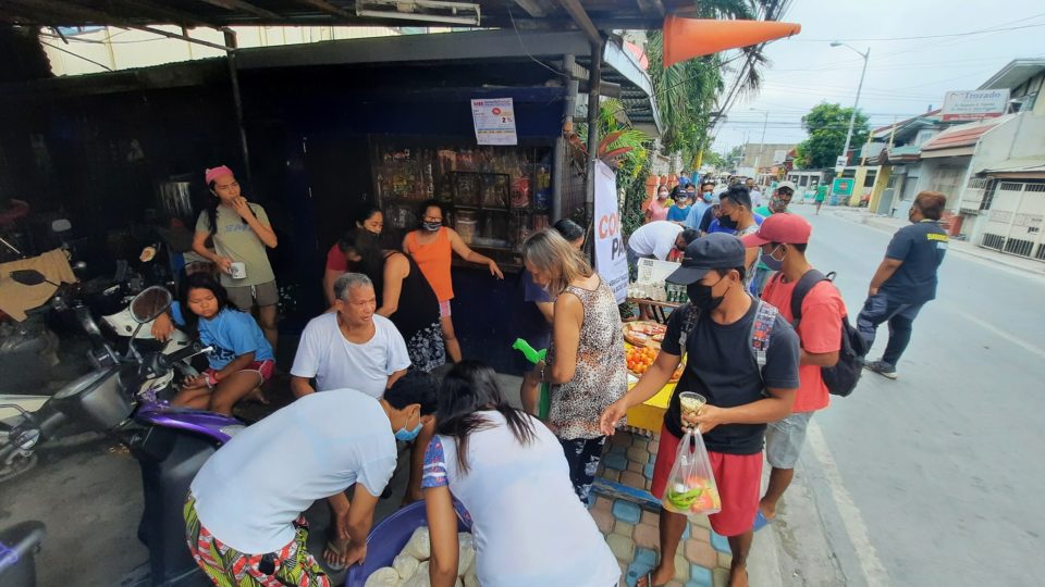 A community pantry in Muntinlupa. Photo: Feed It Forward/FB
