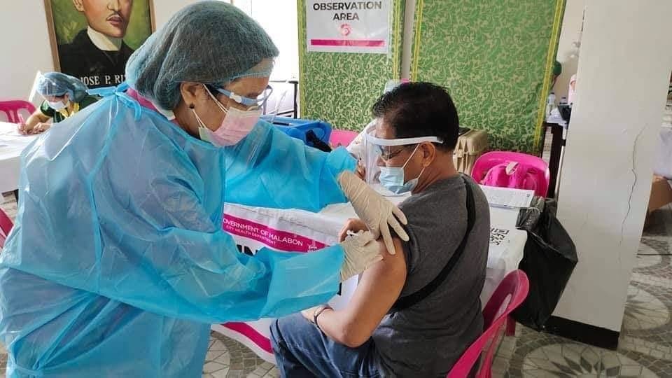 Vaccination in Malabon City, Metro Manila. Photo: Lenlen Oreta/FB