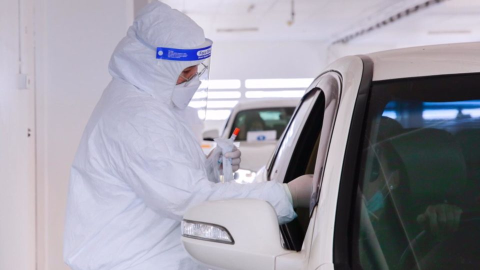 A COVID drive-through test at Phyathai Hospital. Photo: Phyathai hospital