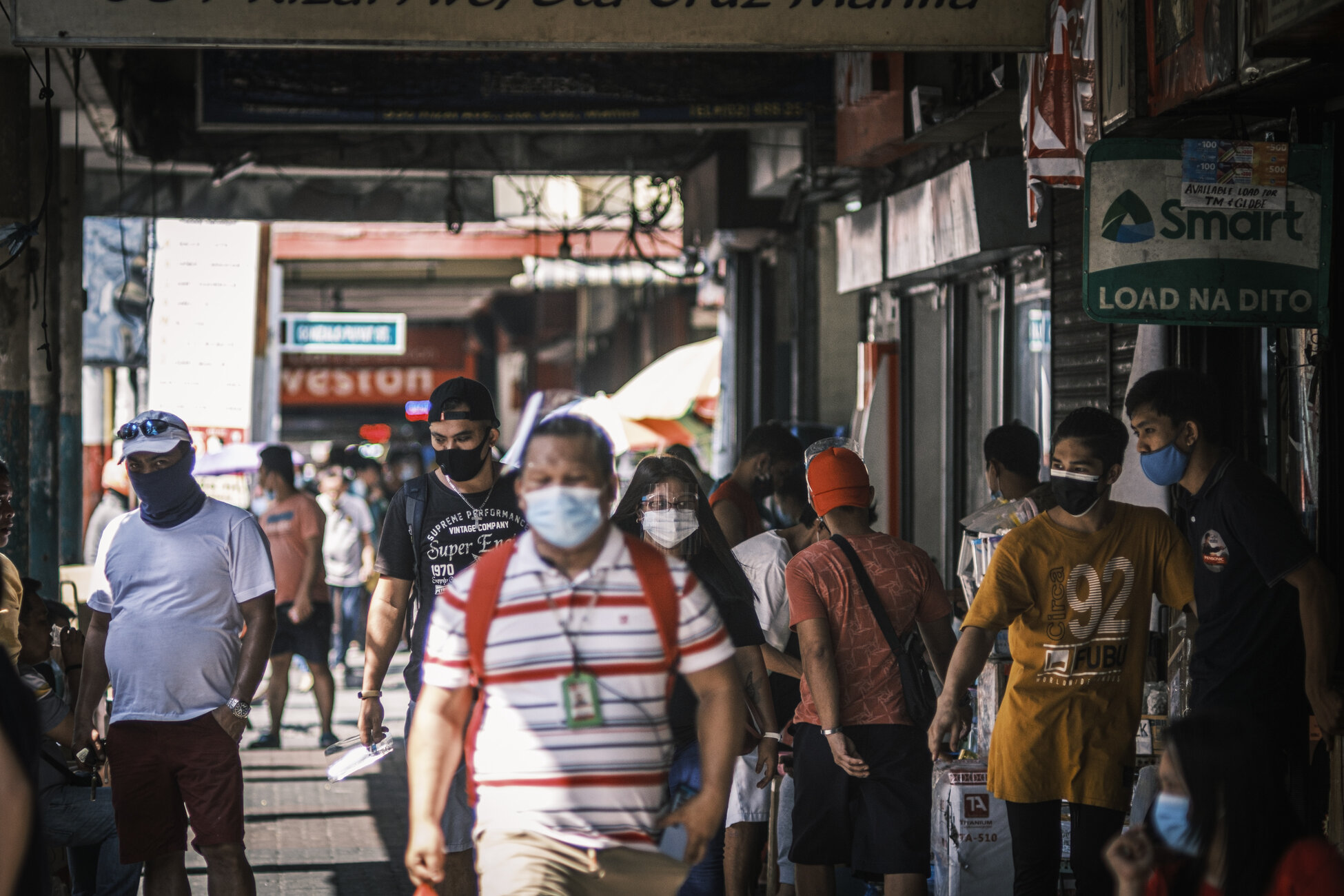 A busy street in Manila. Low wages push Filipino parents to exploit their children. Photo: Luis Liwanag