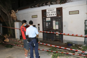 Police cordoned outside Stanley Post Office after the accident. Photo: Apple Daily