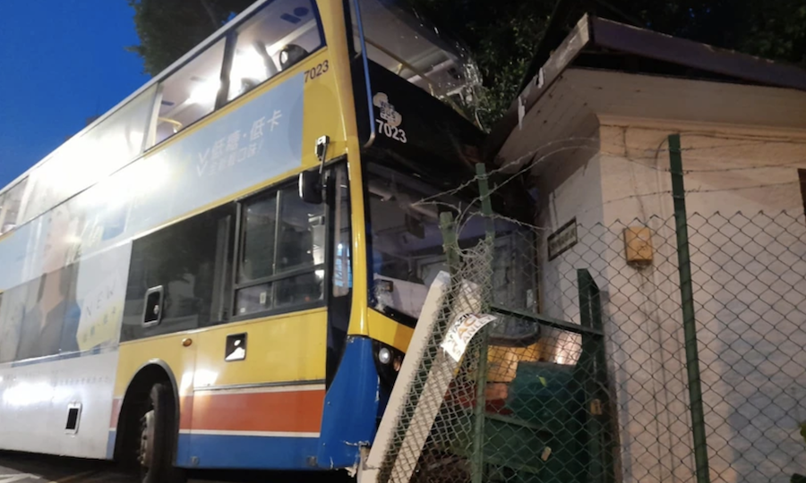 The bus crashed into Stanley Post Office after colliding with a motorbike. Photo: Apple Daily