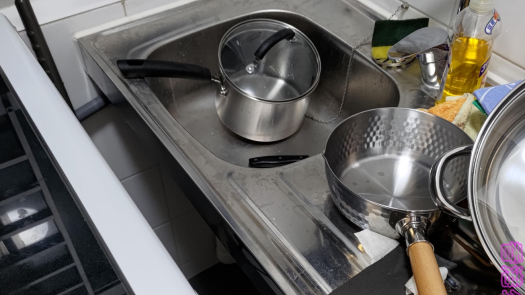 The resident would need to stand at an angle to use the sink, netizens remarked. Photo: Hong Kong public housing estate discussion forum
