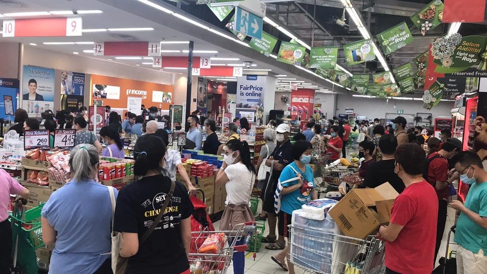 Crowd at an NTUC Fairprice outlet. Photo: Salientlife93/Reddit
