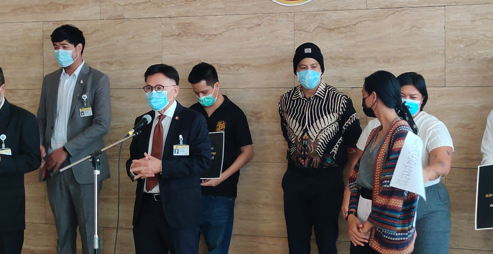 A group dubbed Fire & Ice on June 16 demanded the government to make up for what Thailand’s lauded food and beverage industry has lost.