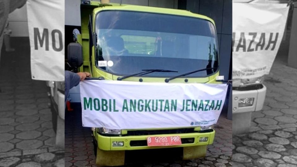 A truck repurposed to carry deceased COVID-19 patients in a simulation in Jakarta. Photo: Jakarta Provincial Government