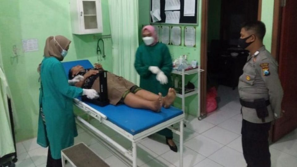 The term thumb war took on a morbid meaning in Blitar regency, East Java when 35-year-old RN bit off 59-year-old S’s (pictured) opposable limb while they were harvesting chili peppers. Photo: Polsek Binangun