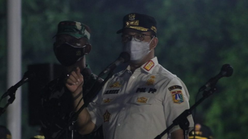 Governor Anies Baswedan instructing law enforcement to step up vigilance for health protocols in Jakarta on June 13, 2021. Photo: Jakarta Provincial Government