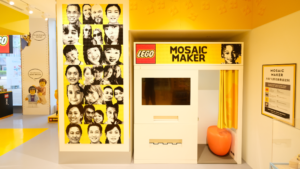 The mosaic booth in the store. Photo: LEGO Group